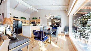 Mammoth West 137 Updated Deluxe Condo, Just A Short Walk to Canyon Lod