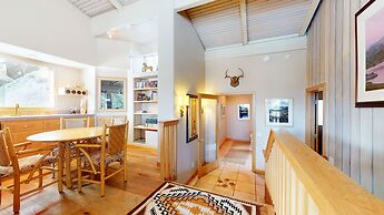 Mammoth West 137 Updated Deluxe Condo, Just A Short Walk to Canyon Lod