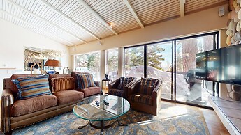 Mammoth West 137 Updated Deluxe Condo, Just A Short Walk to Canyon Lod