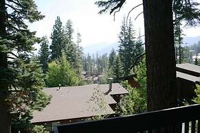 Mammoth West 137 Updated Deluxe Condo, Just A Short Walk to Canyon Lod