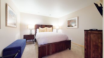Mammoth West 137 Updated Deluxe Condo, Just A Short Walk to Canyon Lod