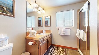 Snowflower 26 Remodeled Spacious Condo With Great Complex Amenities by