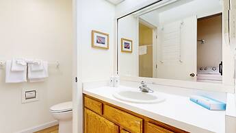 Snowcreek I 82 Spacious Yet Cozy Condo with Private Washer Dryer by Re