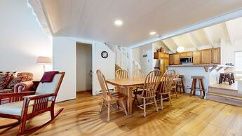 Snowcreek I 82 Spacious Yet Cozy Condo with Private Washer Dryer by Re