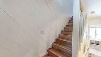 Snowcreek I 82 Spacious Yet Cozy Condo with Private Washer Dryer by Re