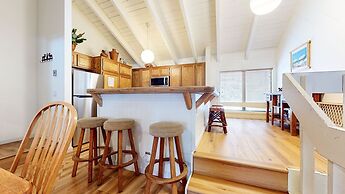 Snowcreek I 82 Spacious Yet Cozy Condo with Private Washer Dryer by Re