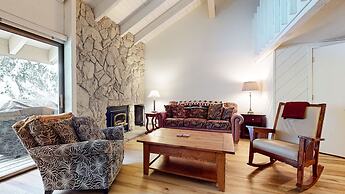 Snowcreek I 82 Spacious Yet Cozy Condo with Private Washer Dryer by Re