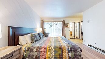 Snowcreek I 82 Spacious Yet Cozy Condo with Private Washer Dryer by Re