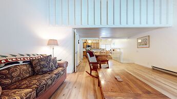 Snowcreek I 82 Spacious Yet Cozy Condo with Private Washer Dryer by Re