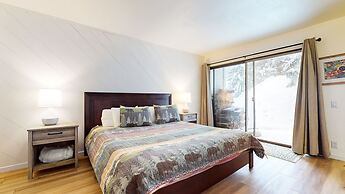 Snowcreek I 82 Spacious Yet Cozy Condo with Private Washer Dryer by Re