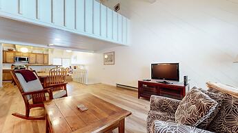 Snowcreek I 82 Spacious Yet Cozy Condo with Private Washer Dryer by Re