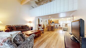 Snowcreek I 82 Spacious Yet Cozy Condo with Private Washer Dryer by Re