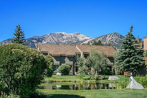 Snowcreek I 82 Spacious Yet Cozy Condo with Private Washer Dryer by Re