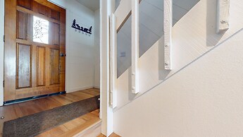 Snowcreek I 82 Spacious Yet Cozy Condo with Private Washer Dryer by Re