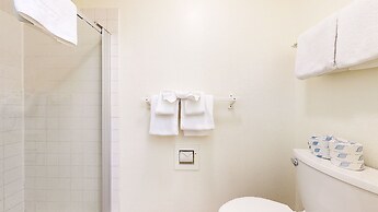 Snowcreek I 82 Spacious Yet Cozy Condo with Private Washer Dryer by Re