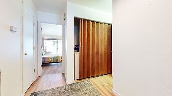 Snowcreek I 82 Spacious Yet Cozy Condo with Private Washer Dryer by Re