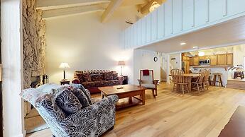 Snowcreek I 82 Spacious Yet Cozy Condo with Private Washer Dryer by Re