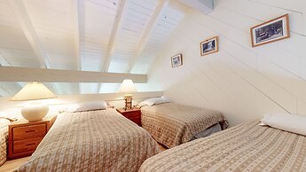 Snowcreek I 82 Spacious Yet Cozy Condo with Private Washer Dryer by Re