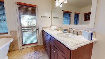 Bridges Townhome 9 Deluxe, Mountain View Townhome with Private Decks a