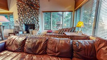 Bridges Townhome 9 Deluxe, Mountain View Townhome with Private Decks a