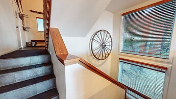 Bridges Townhome 9 Deluxe, Mountain View Townhome with Private Decks a