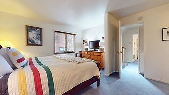 Bridges Townhome 9 Deluxe, Mountain View Townhome with Private Decks a