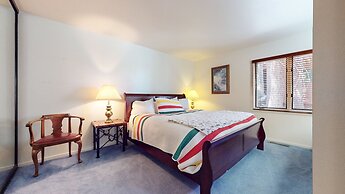 Bridges Townhome 9 Deluxe, Mountain View Townhome with Private Decks a