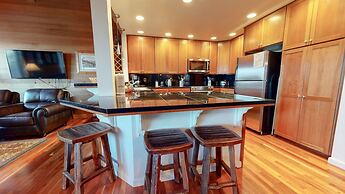 Bridges Townhome 9 Deluxe, Mountain View Townhome with Private Decks a