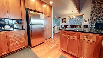 Bridges Townhome 9 Deluxe, Mountain View Townhome with Private Decks a