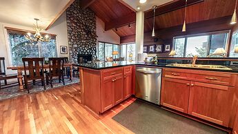 Bridges Townhome 9 Deluxe, Mountain View Townhome with Private Decks a