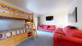 Bridges Townhome 9 Deluxe, Mountain View Townhome with Private Decks a