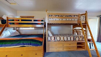 Bridges Townhome 9 Deluxe, Mountain View Townhome with Private Decks a