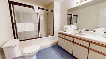 Bridges Townhome 9 Deluxe, Mountain View Townhome with Private Decks a