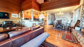 Bridges Townhome 9 Deluxe, Mountain View Townhome with Private Decks a