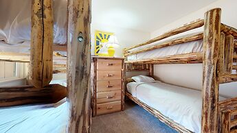 Mammoth West 115 Updated Condo, Just A Short Walk To Canyon Lodge by R