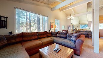 Mammoth West 115 Updated Condo, Just A Short Walk To Canyon Lodge by R