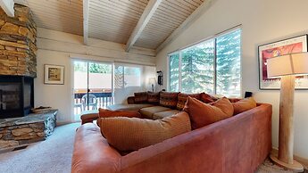 Mammoth West 115 Updated Condo, Just A Short Walk To Canyon Lodge by R