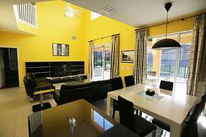 Solana #1 - 7 Bed Villa w/ Private Pool