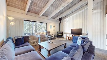 Mammoth West 116 Quaint And Cozy Condo Best location on Canyon Blvd by