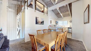 Mammoth West 116 Quaint And Cozy Condo Best location on Canyon Blvd by