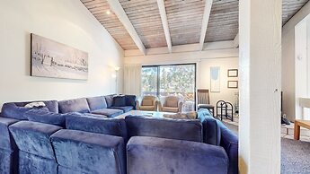 Mammoth West 116 Quaint And Cozy Condo Best location on Canyon Blvd by