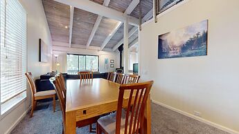Mammoth West 116 Quaint And Cozy Condo Best location on Canyon Blvd by