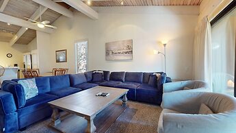 Mammoth West 116 Quaint And Cozy Condo Best location on Canyon Blvd by