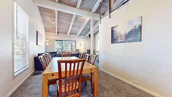 Mammoth West 116 Quaint And Cozy Condo Best location on Canyon Blvd by