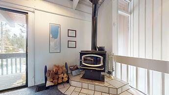 Mammoth West 116 Quaint And Cozy Condo Best location on Canyon Blvd by