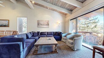 Mammoth West 116 Quaint And Cozy Condo Best location on Canyon Blvd by