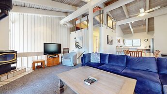 Mammoth West 116 Quaint And Cozy Condo Best location on Canyon Blvd by