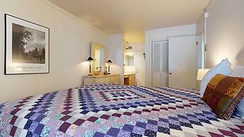 Mammoth West 116 Quaint And Cozy Condo Best location on Canyon Blvd by