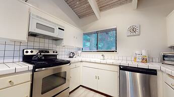 Mammoth West 116 Quaint And Cozy Condo Best location on Canyon Blvd by