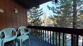 Mammoth West 116 Quaint And Cozy Condo Best location on Canyon Blvd by